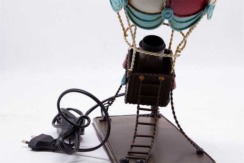 Dekoratif Metal Kırmızı Beyaz Balon Tasarımlı Abajur