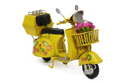 Dekoratif Sarı Metal Çiçek Sepetli Scooter Vintage Tasarım